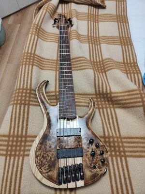 BASSO 6 CORDE IBANEZ BTB846V